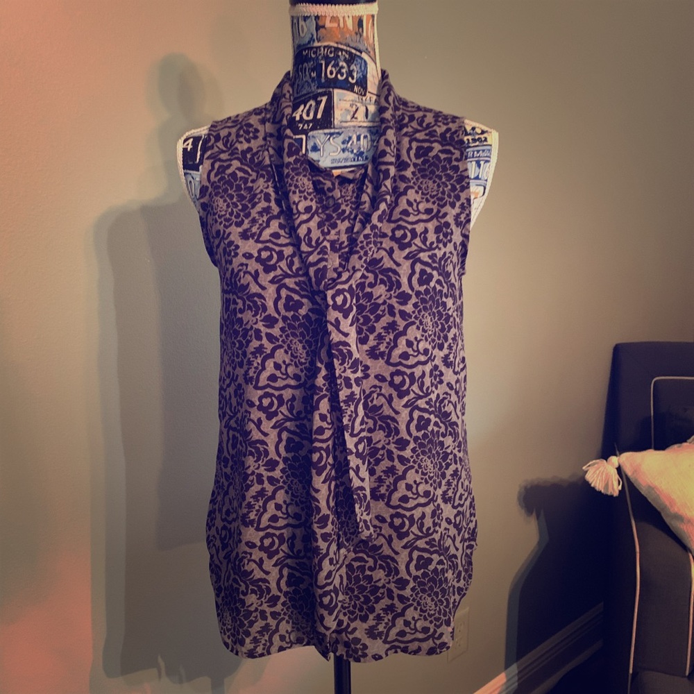 Sleeveless tie-neck/-front blue floral blouse